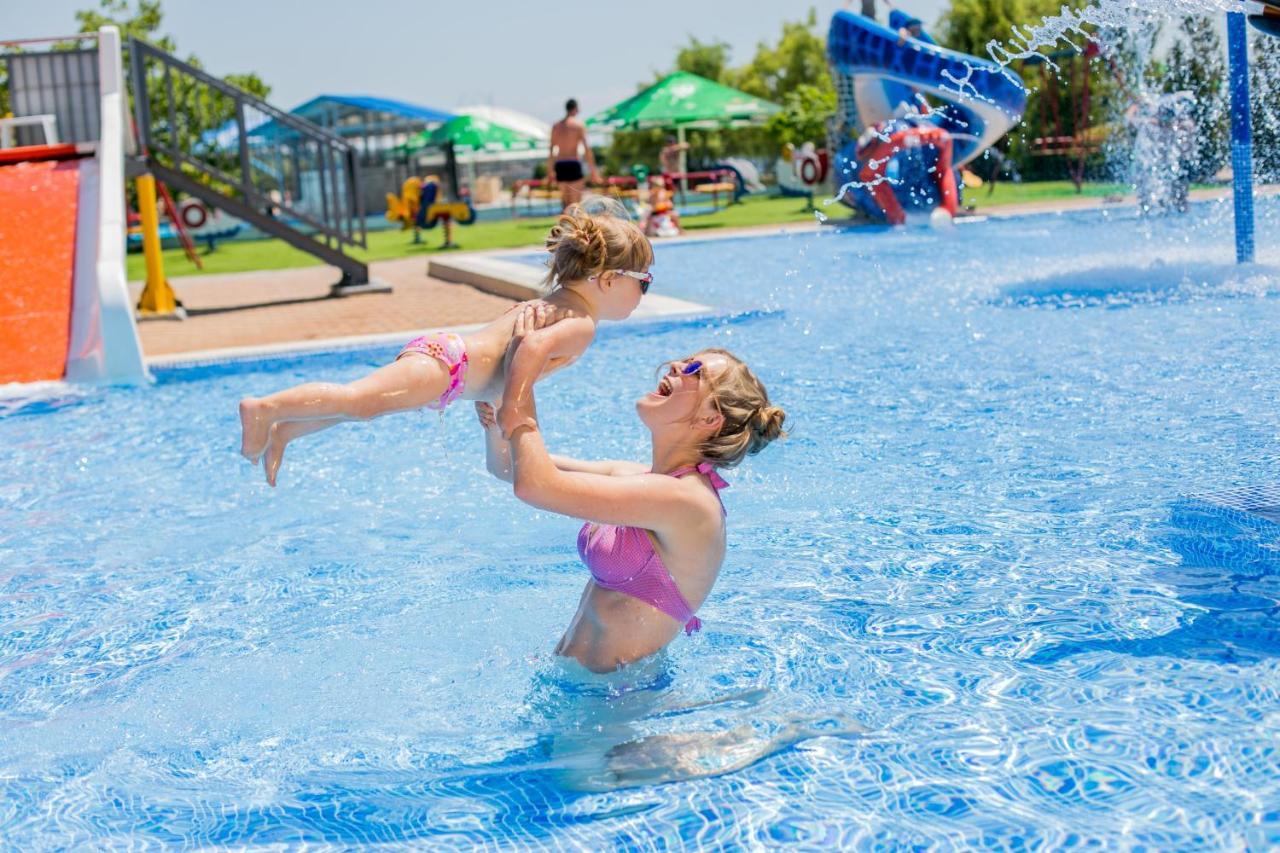 Sportium Hotel Ochakiv Eksteriør billede